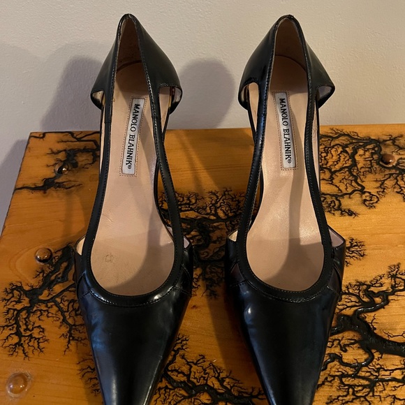Beautiful Manolo Blahnik black kitten heels. Great condition! Size 39.5 (8.5-9) - Picture 3 of 8